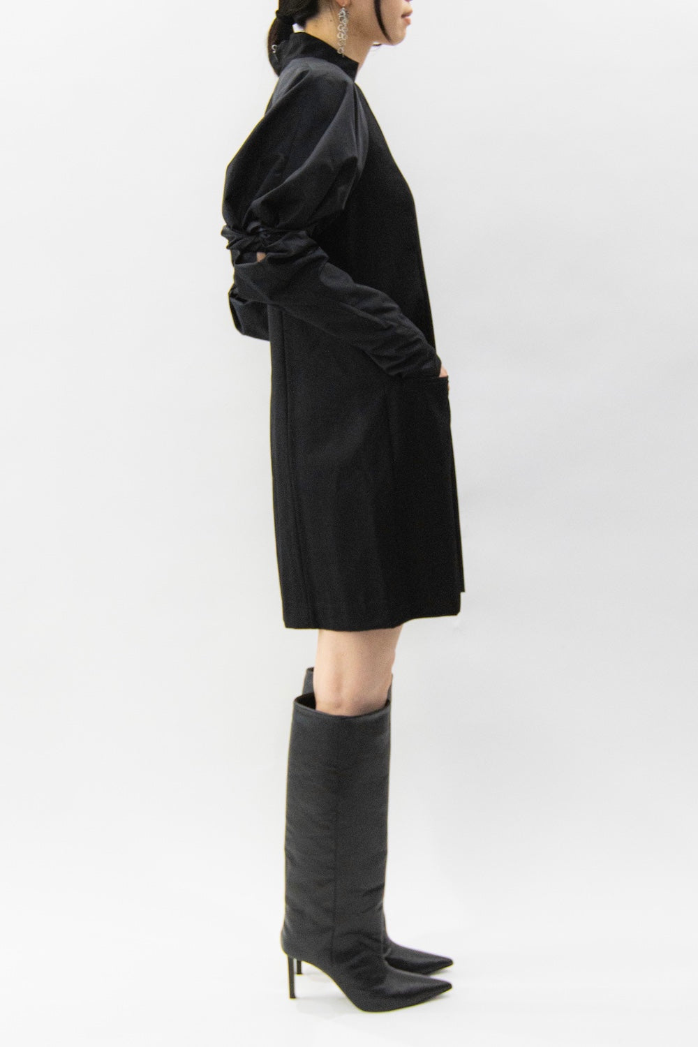 MURRAL Twist sleeve mini dress (Black)