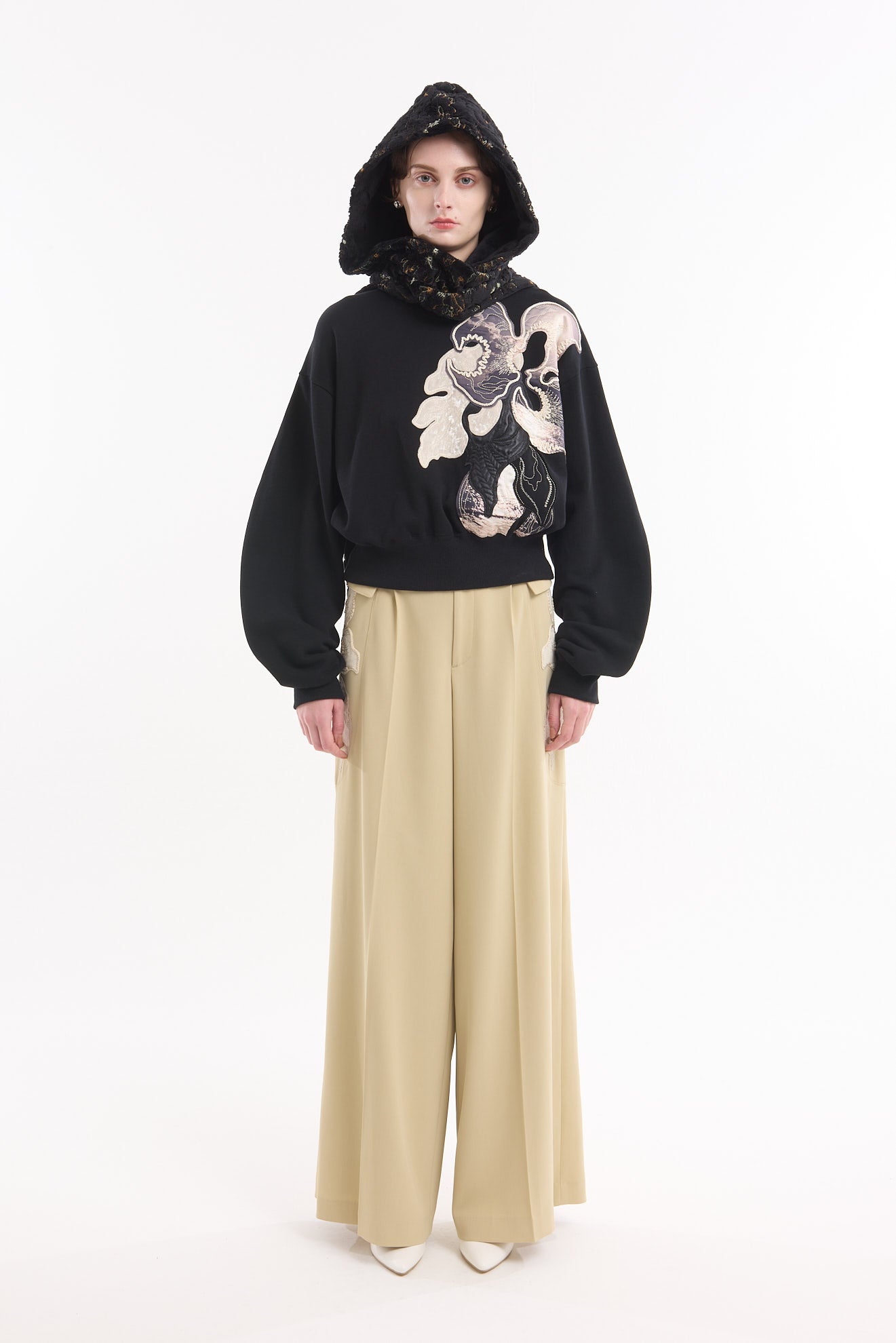 Patchwork embroidered sweatshirt (Black)