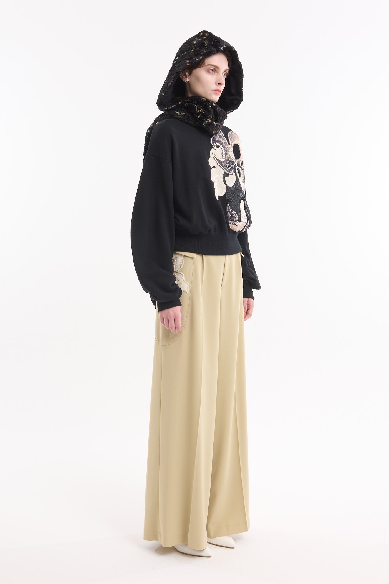 Patchwork embroidered sweatshirt (Black)