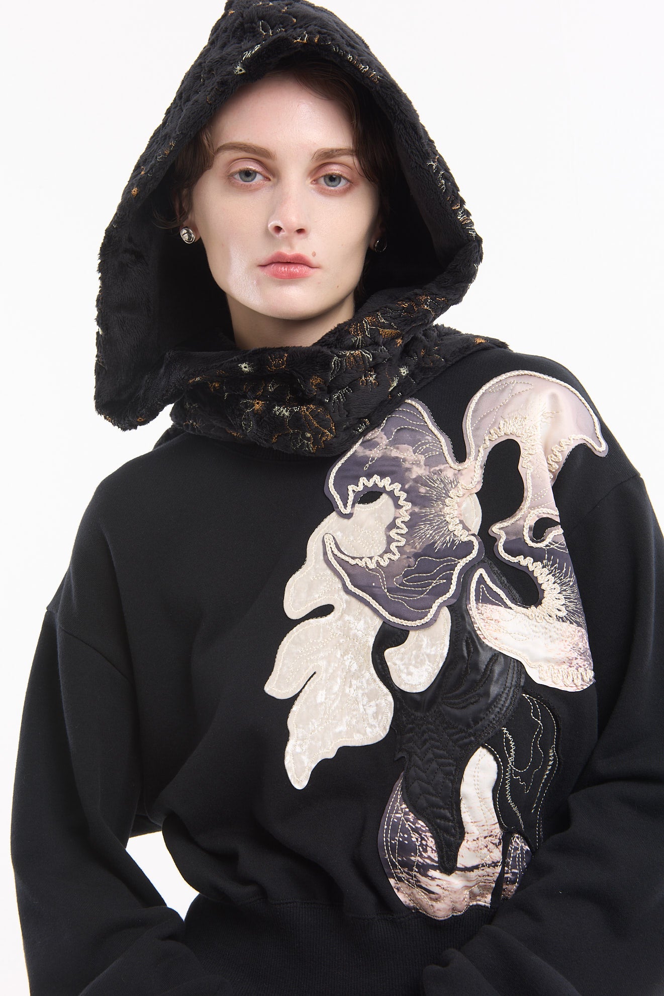 Patchwork embroidered sweatshirt (Black)