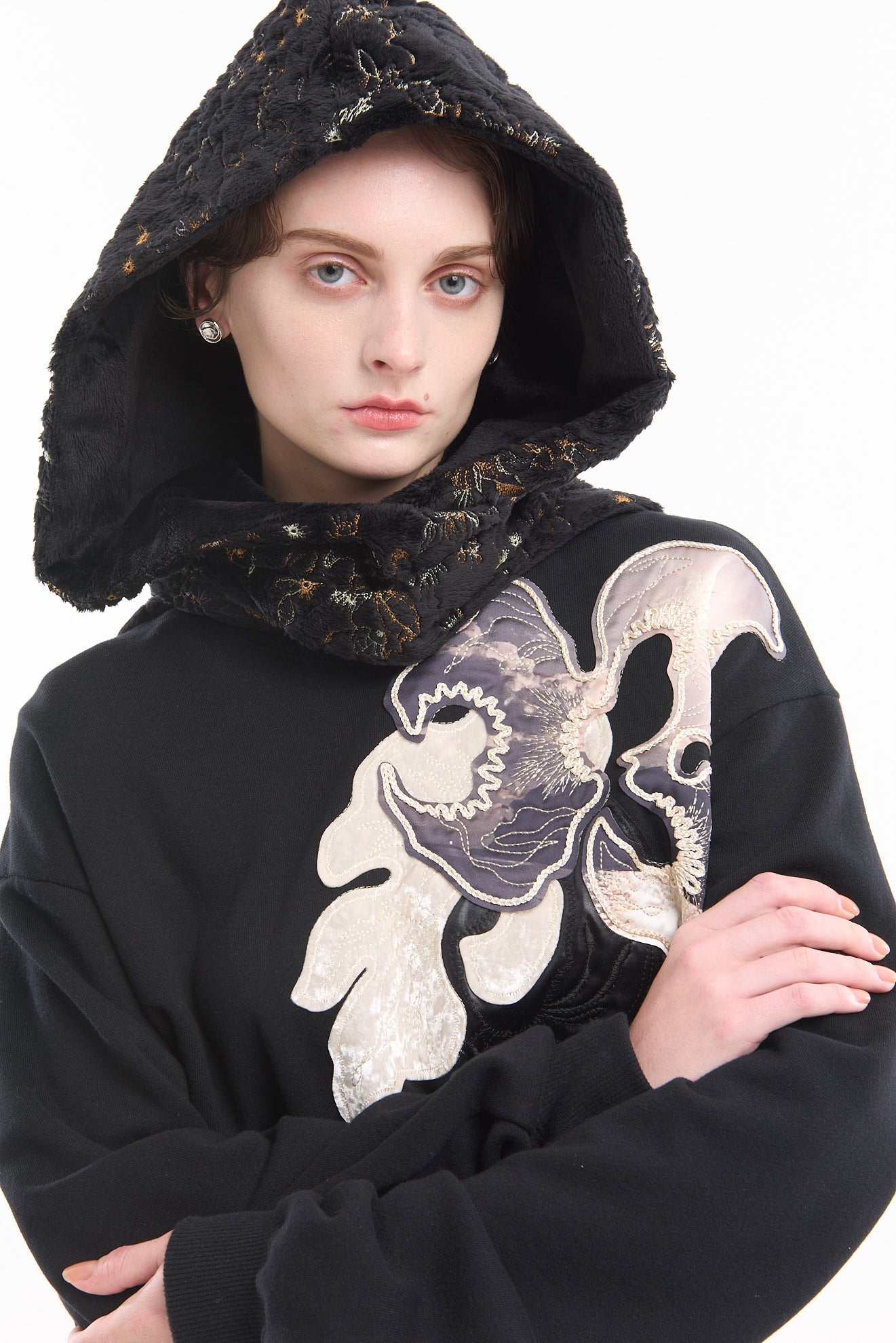 Patchwork embroidered sweatshirt (Black)