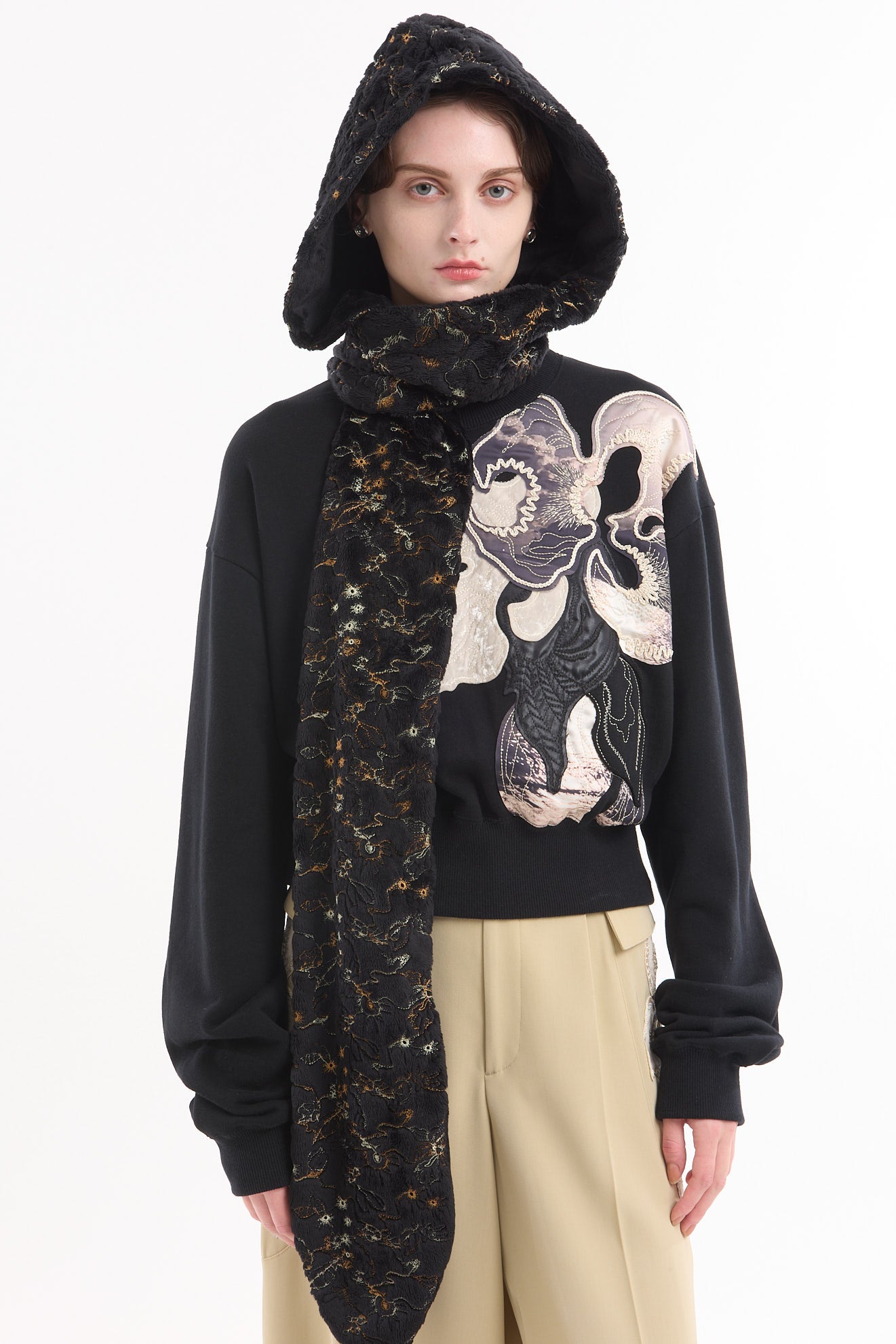 Patchwork embroidered sweatshirt (Black)