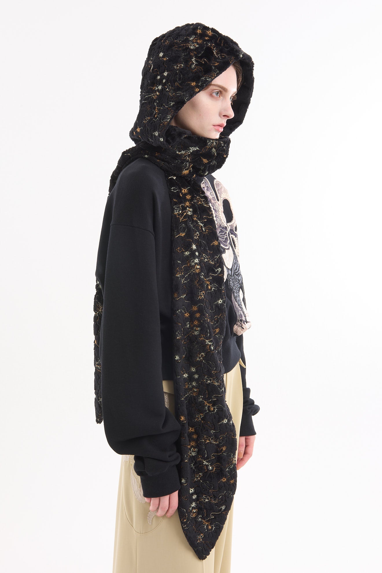 Patchwork embroidered sweatshirt (Black)