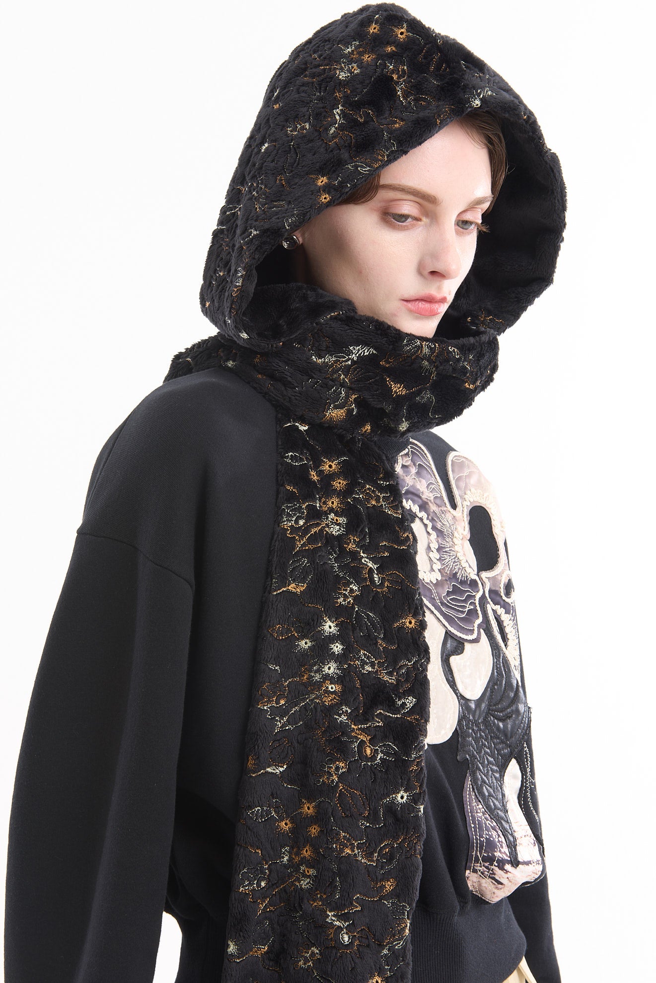 Patchwork embroidered sweatshirt (Black)
