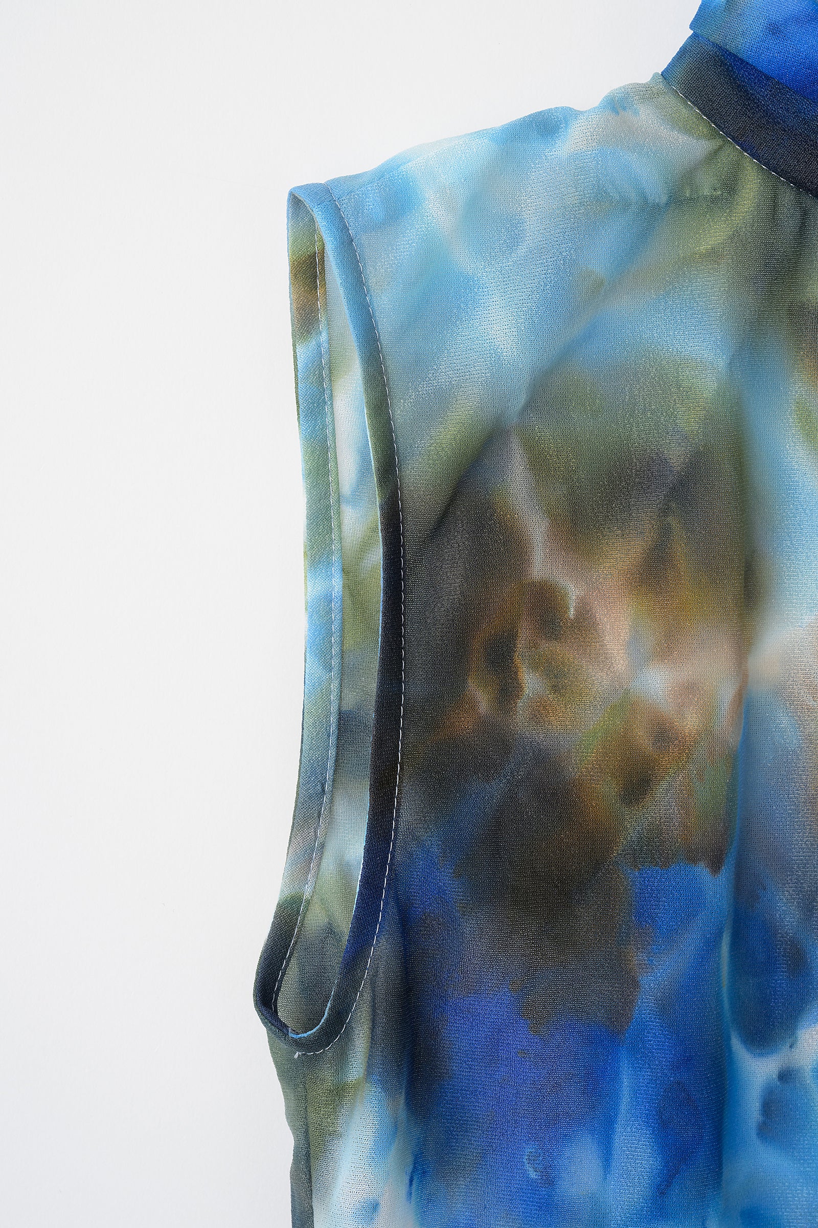 "Wake" sheer sleeveless top (Blue)