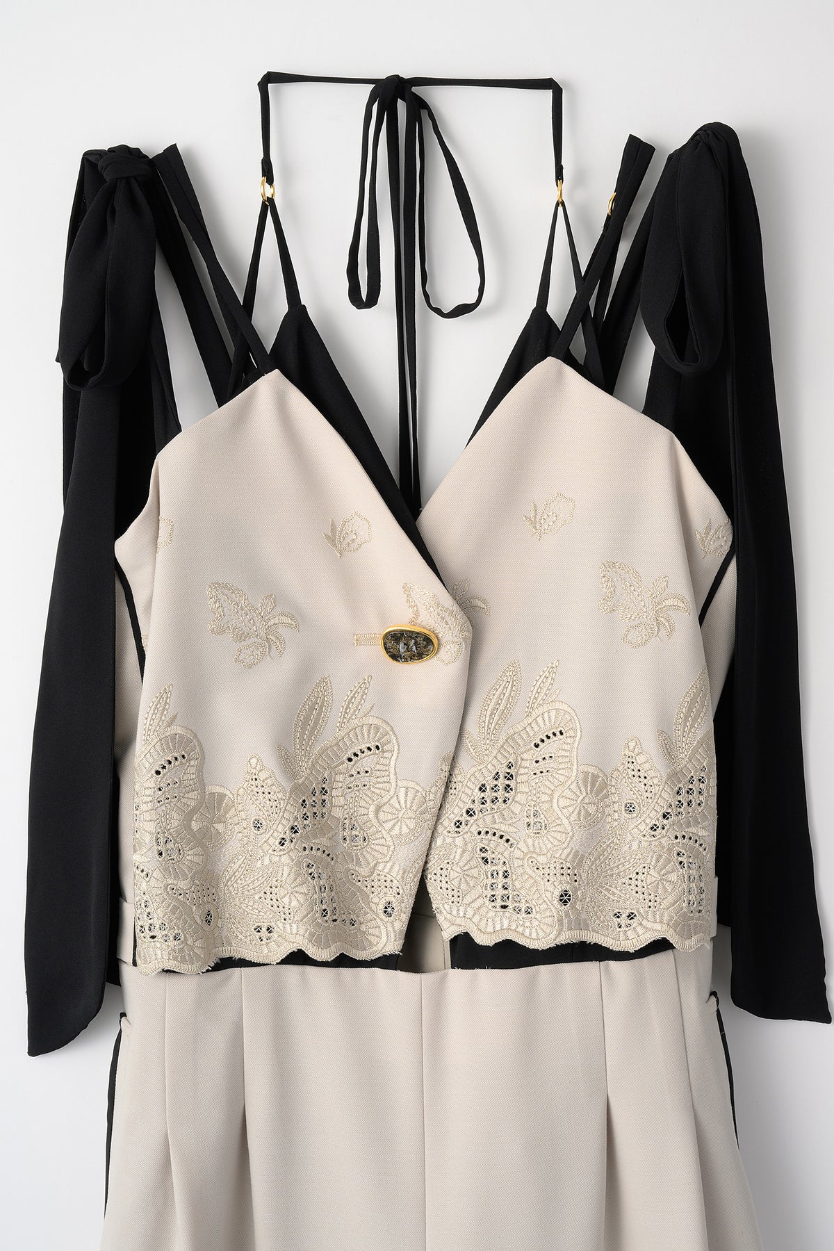 Morpho embroidery overalls (Ivory)