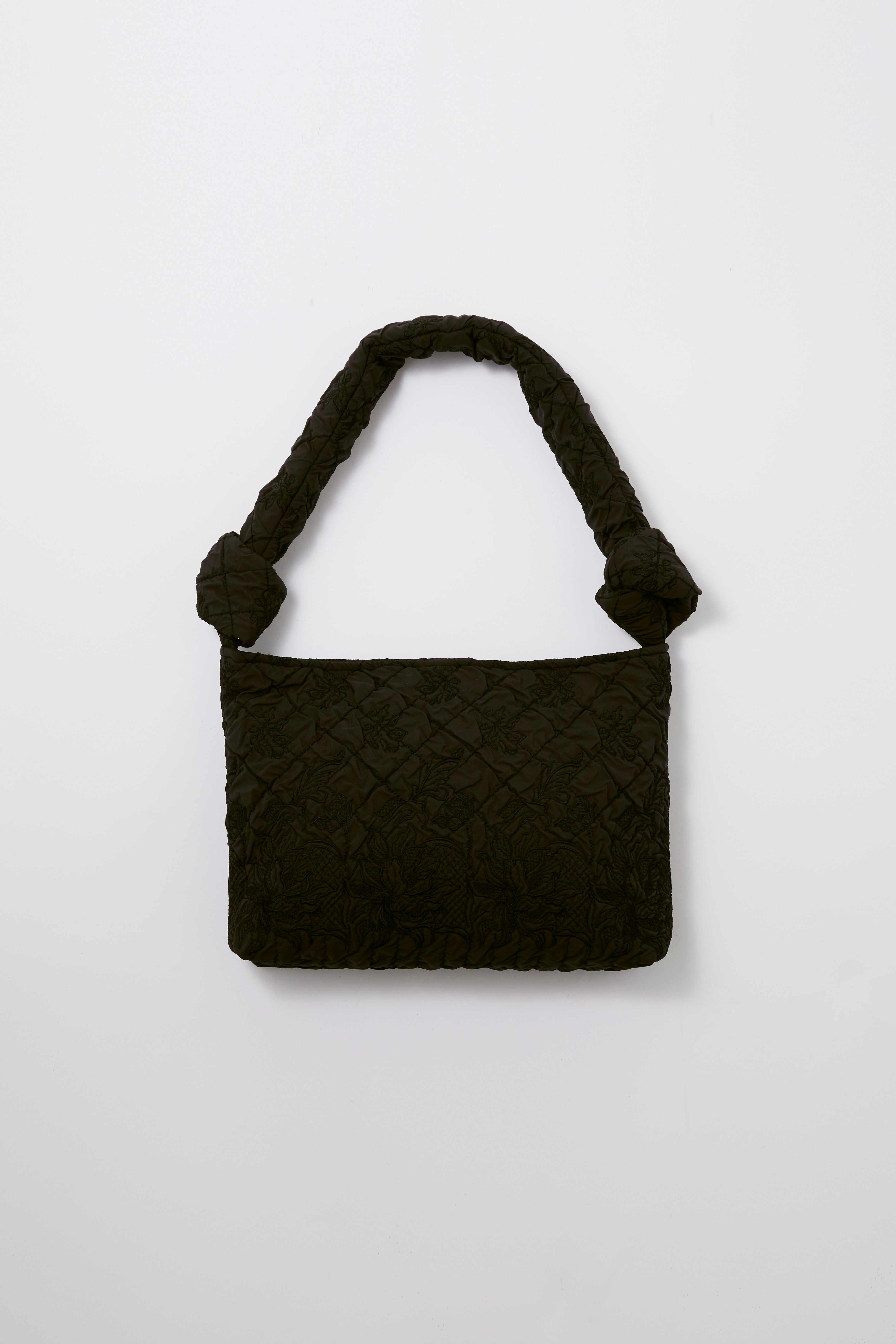 Dahlia shrinking embroidery bag (Black)