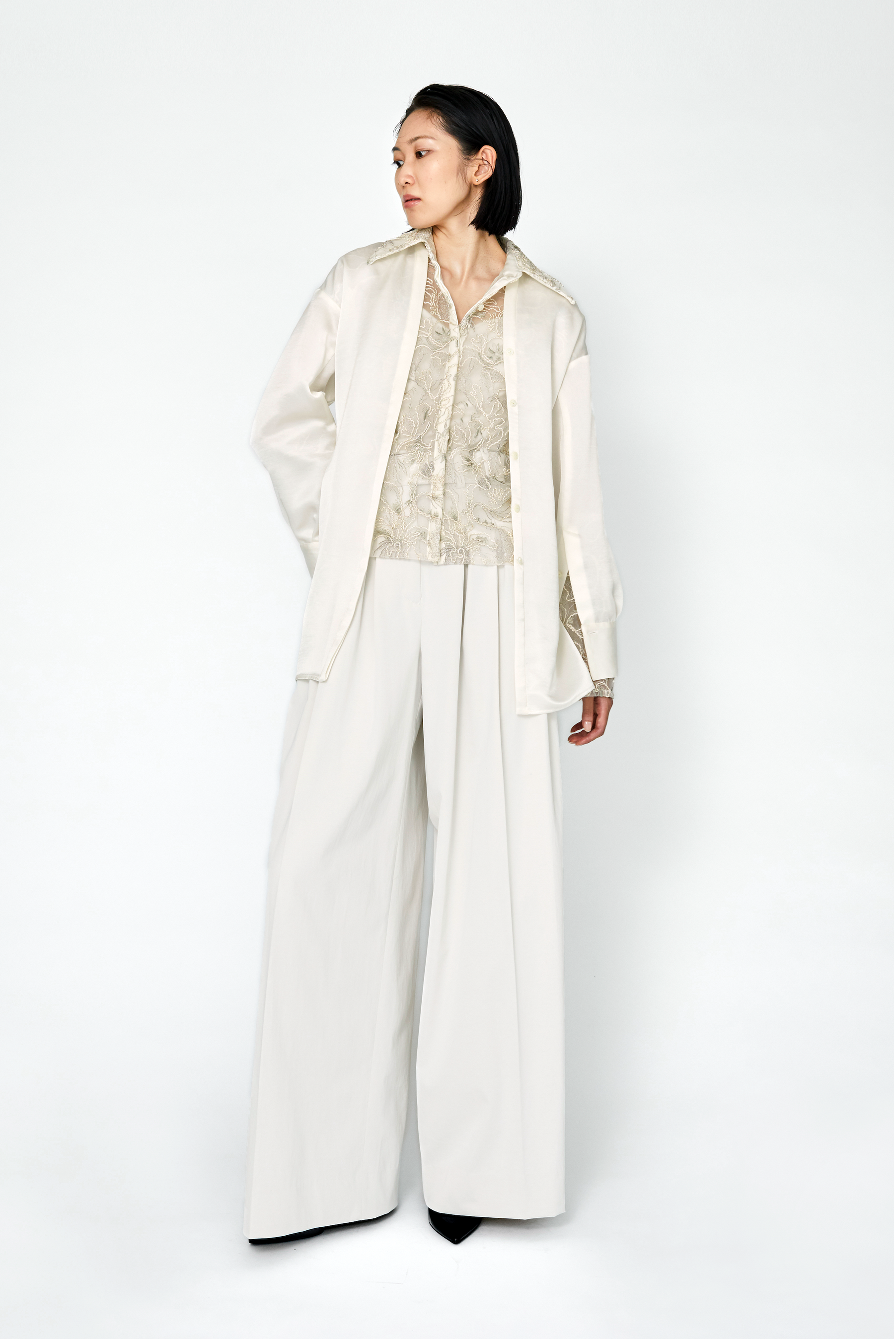 Seem flower lace shirt (Ivory)