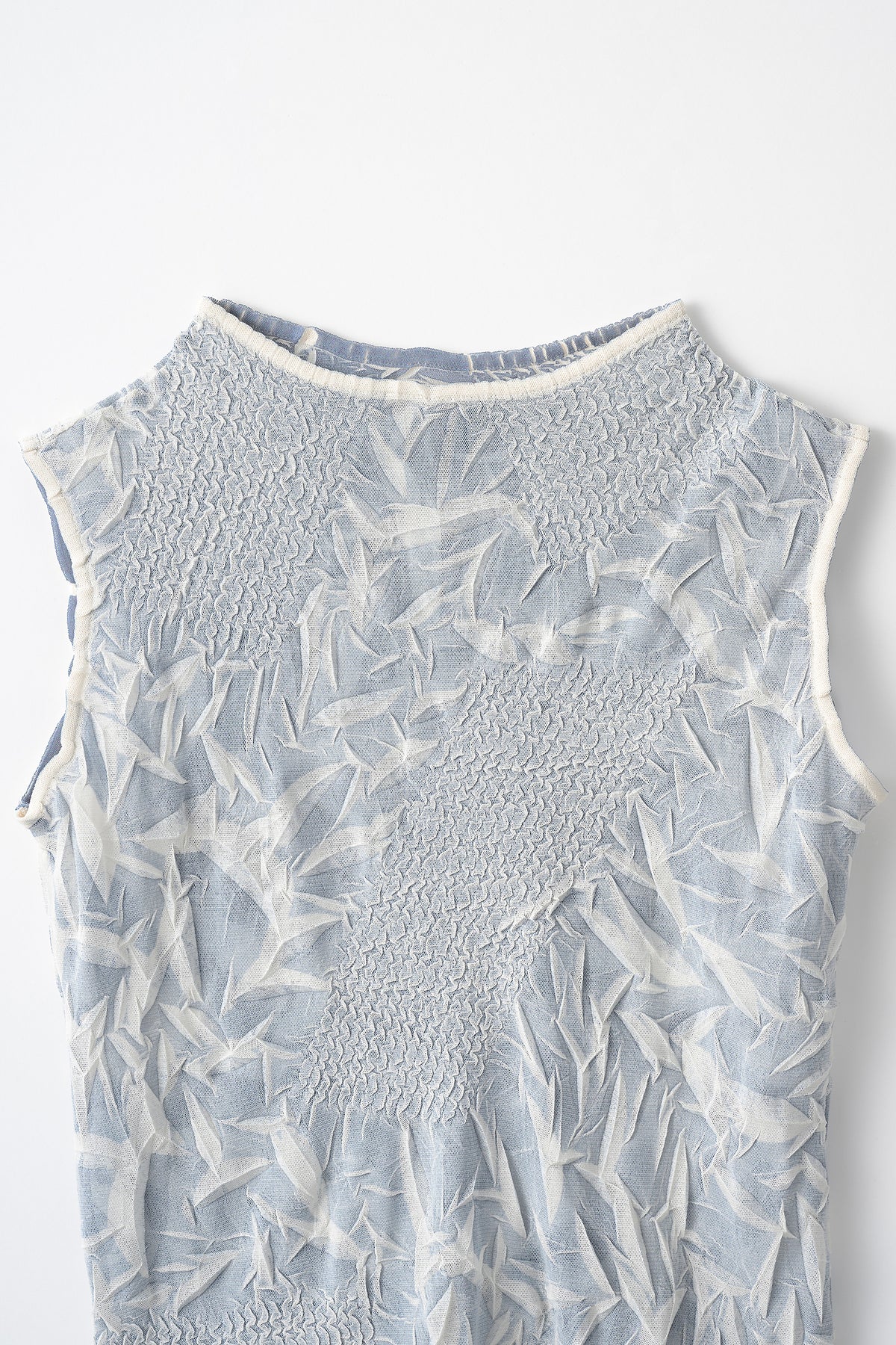 Crumpled sleeveless tops (Ivory)