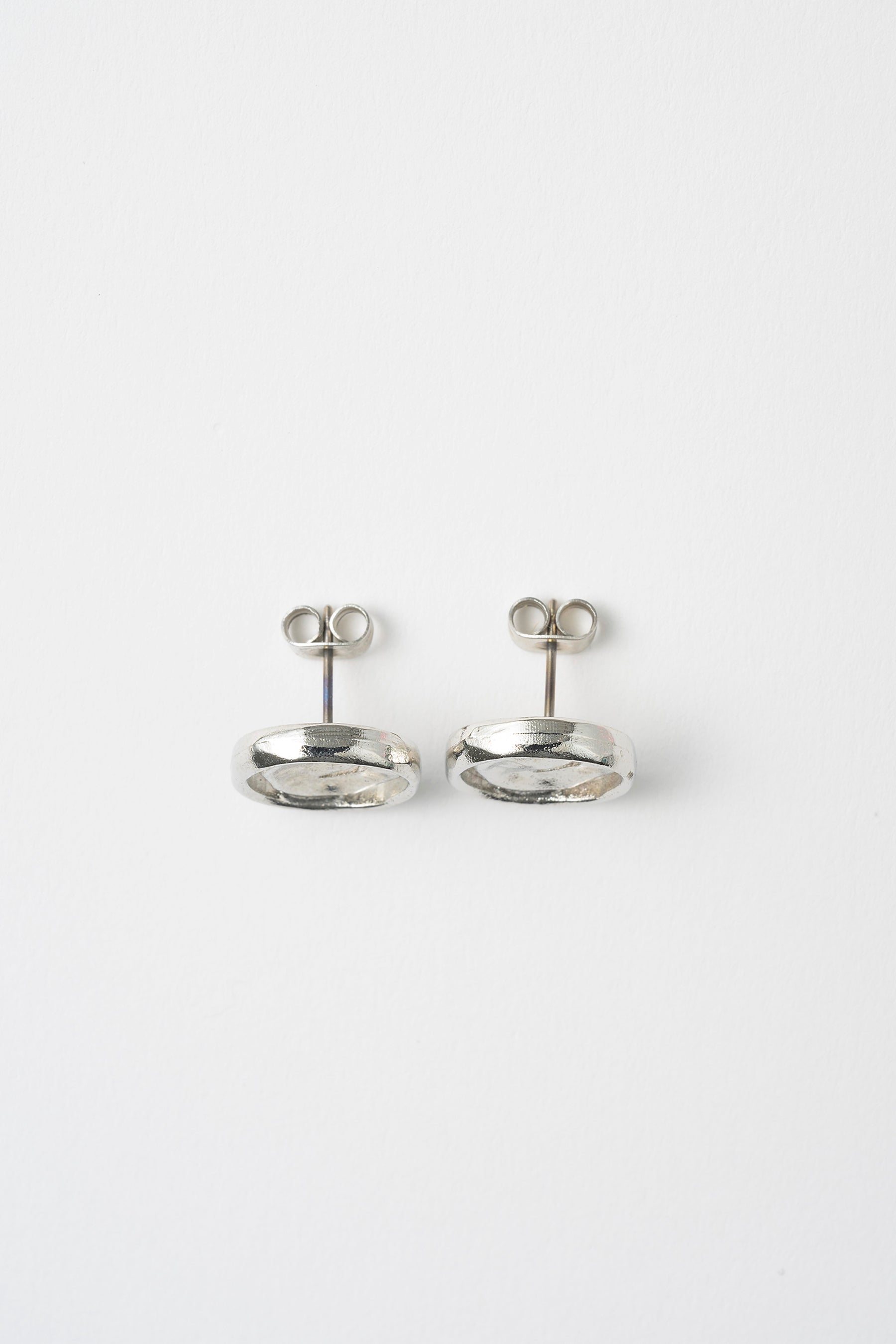 Crack button pierced earring (Silver)