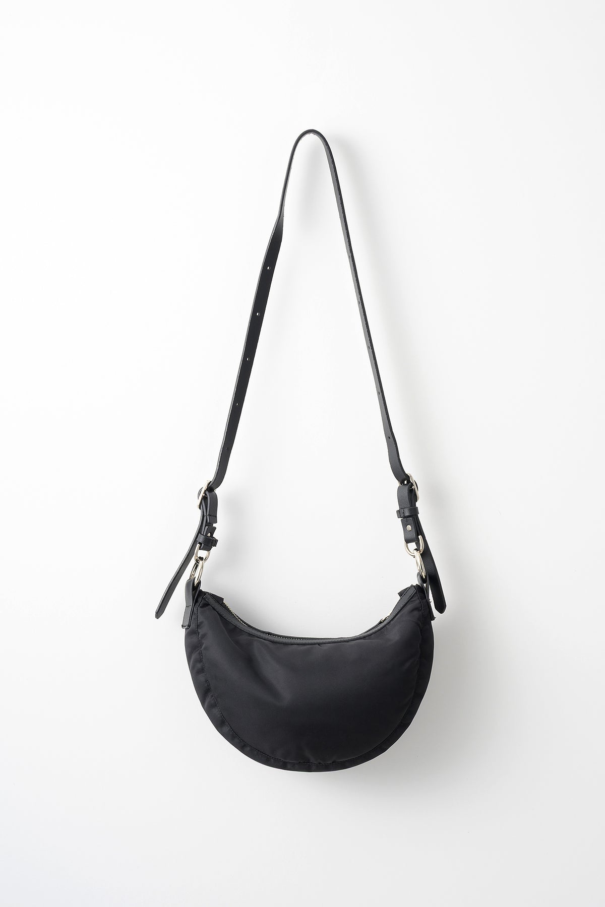 "Sea pea" embroidered bag (Black)