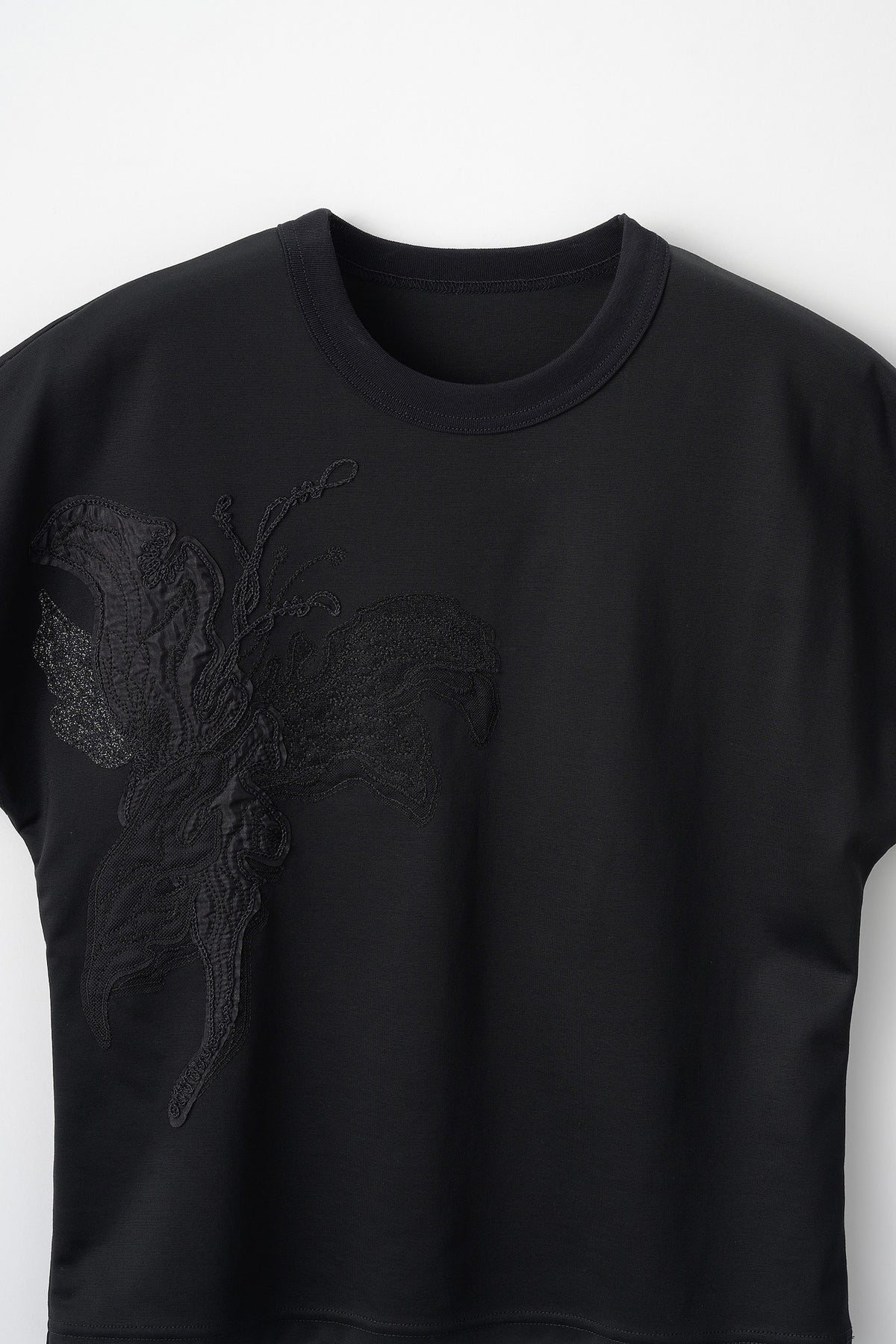 Flutter patchwork embroidered tops (Black)