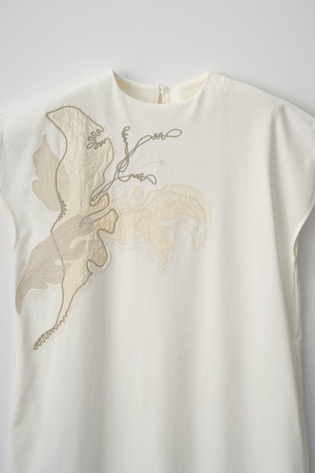 Flutter patchwork embroidered dress (White)