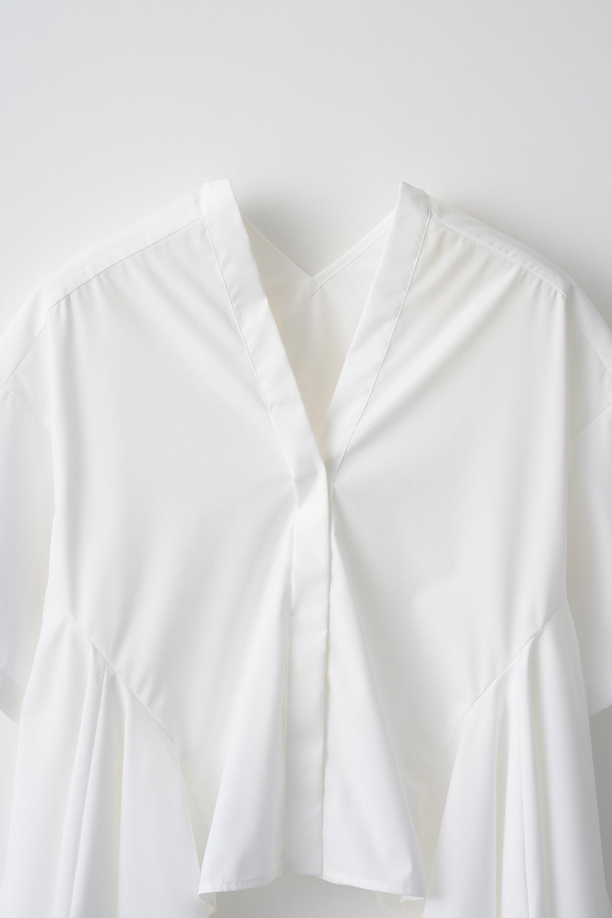 Tail shirt (White)