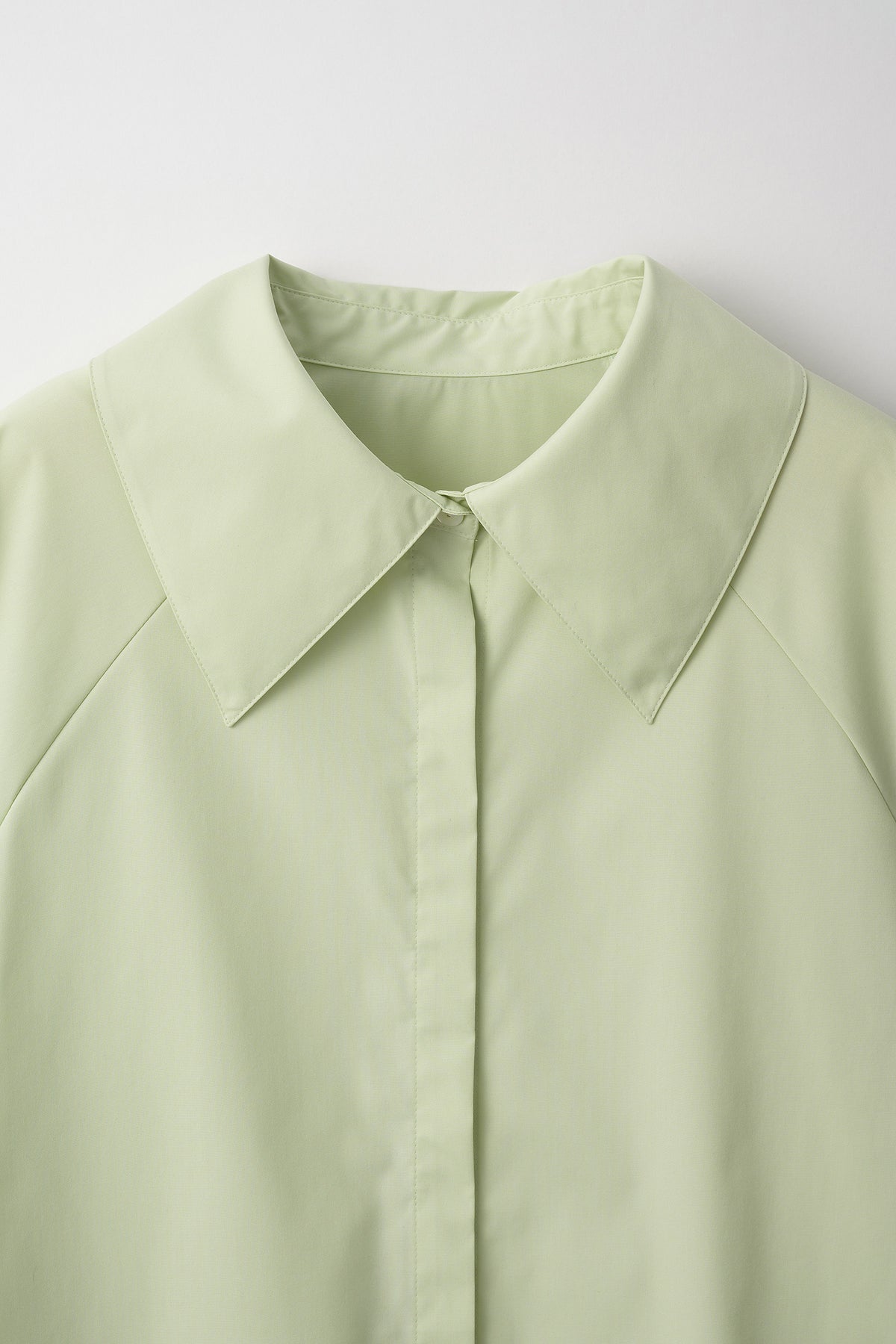 Droplet flower embroidered shirt (Light green)