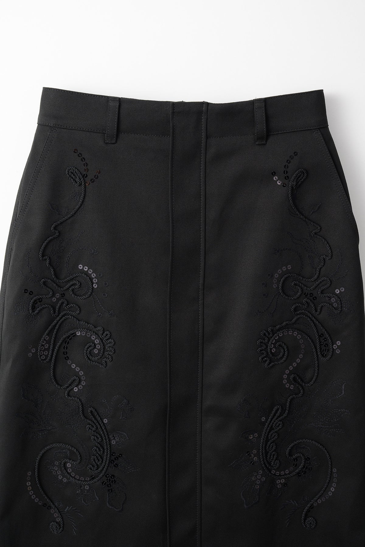 Relief embroidered chino skirt (Black)