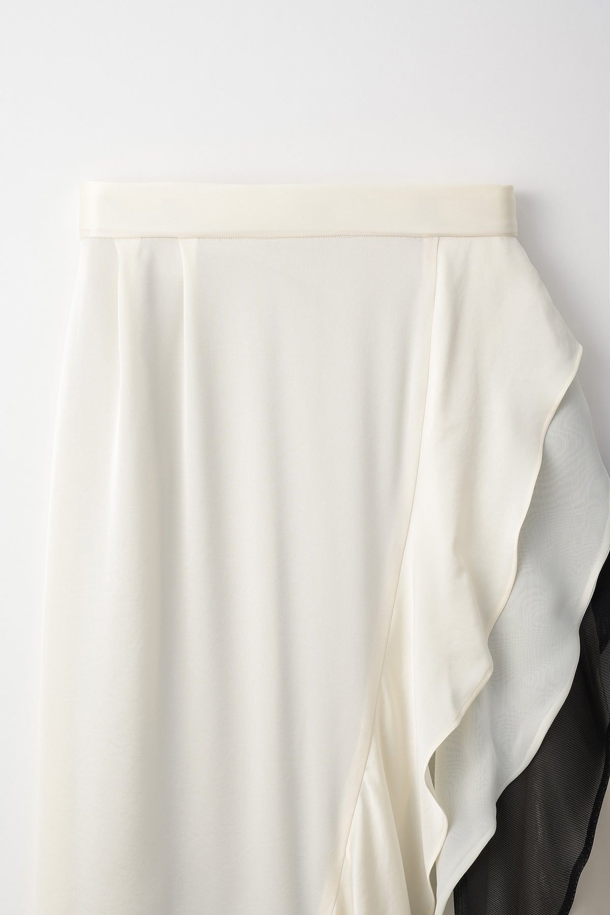 Cascade satin skirt (Ivory)