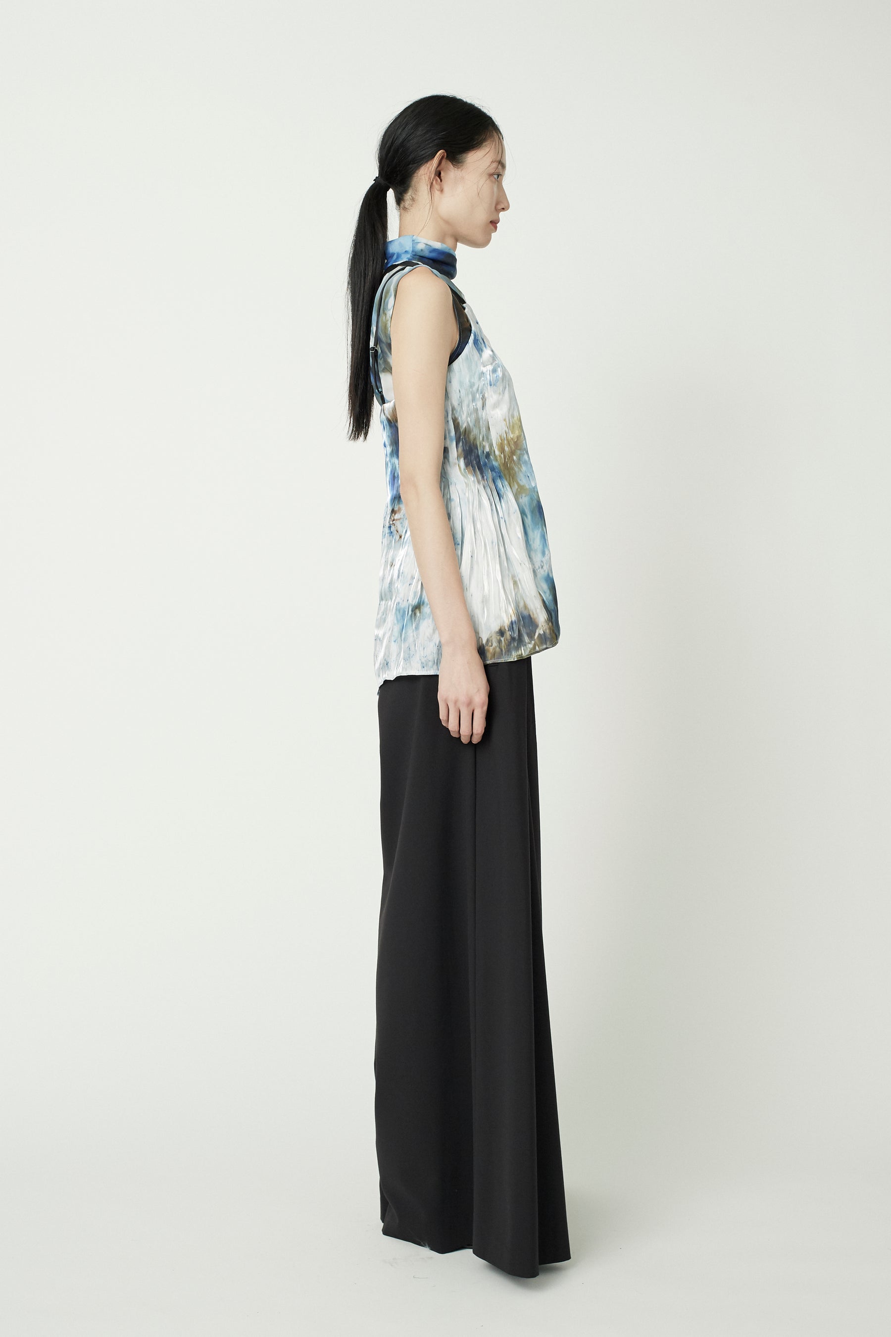 "Wake" sheer sleeveless top (Blue)