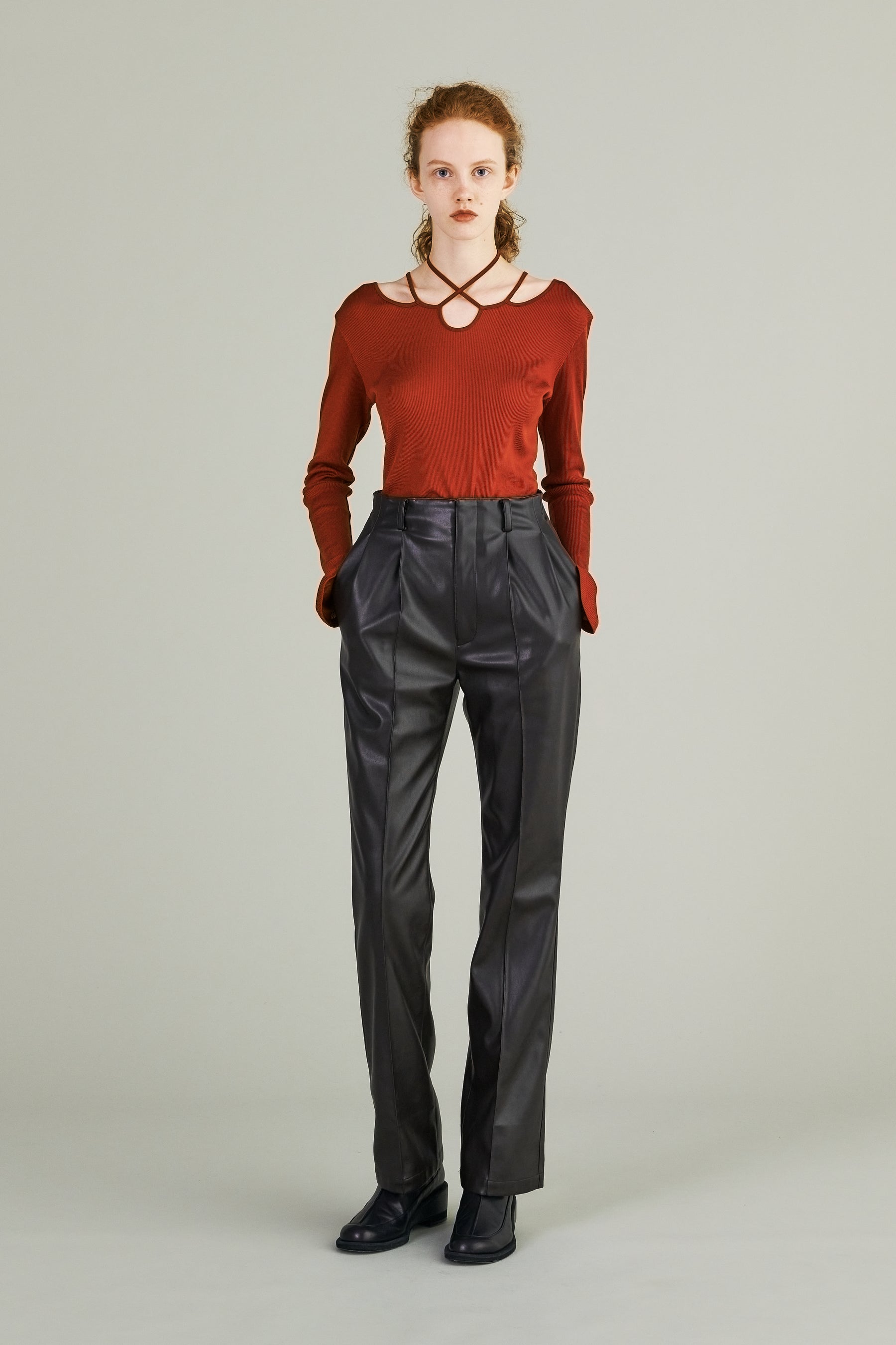Vegan leather flared trousers (Brown)