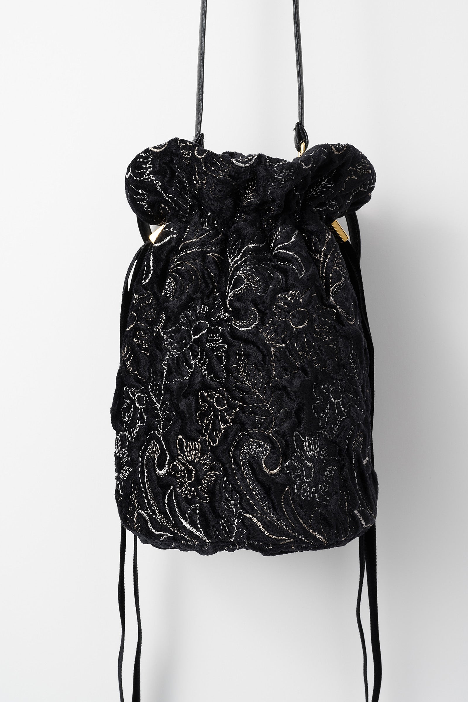 Ice flower embroidery bag (Black)