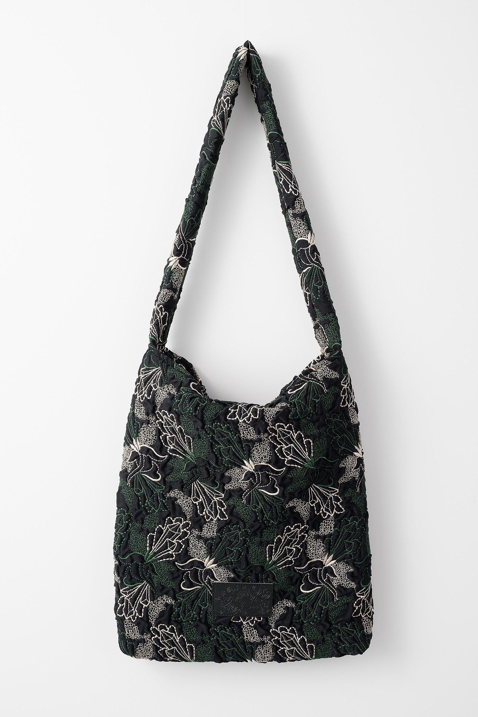 Quartz embroidery cuddle bag-