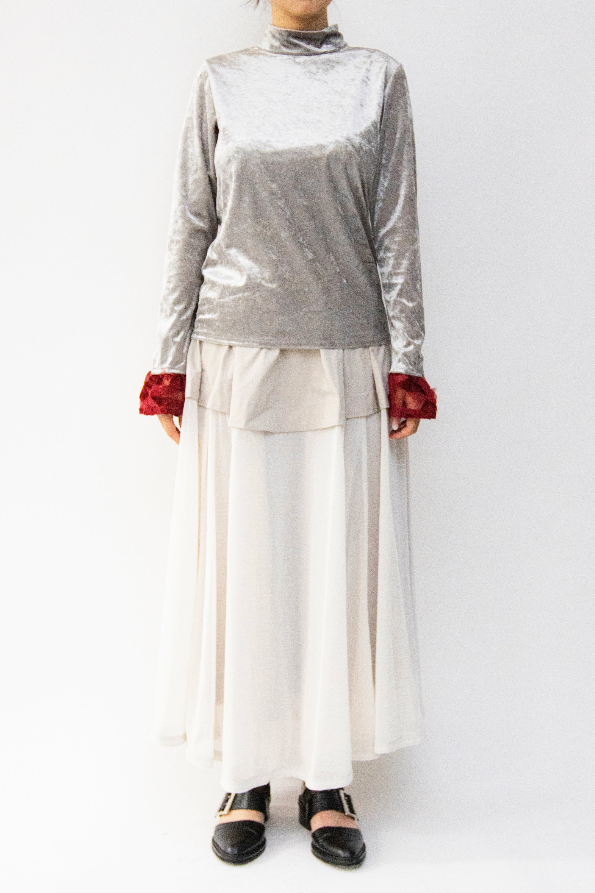 MURRAL Petals carpet embroidered tops (Gray)
