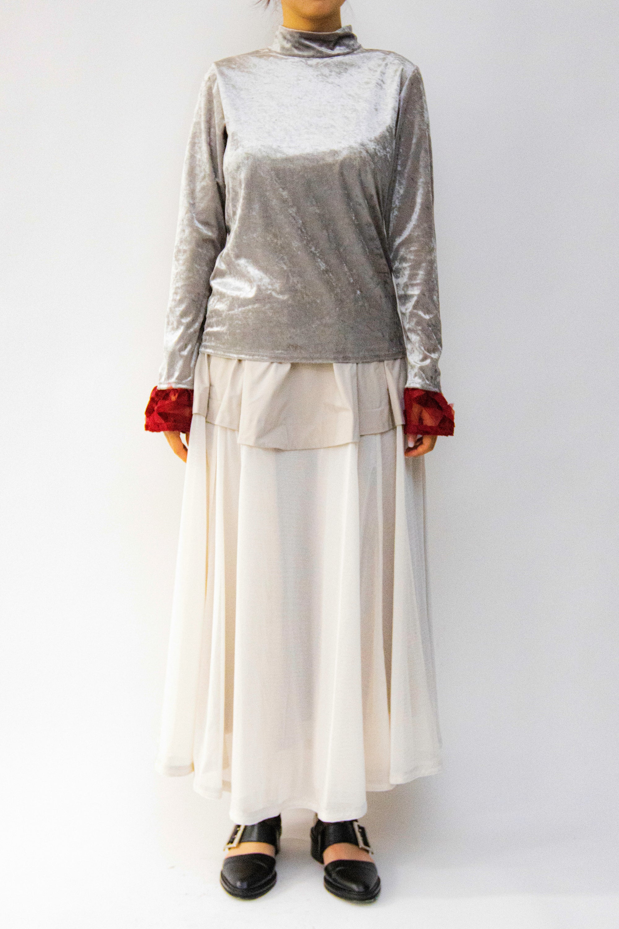MURRAL Petals carpet embroidered tops (Gray)