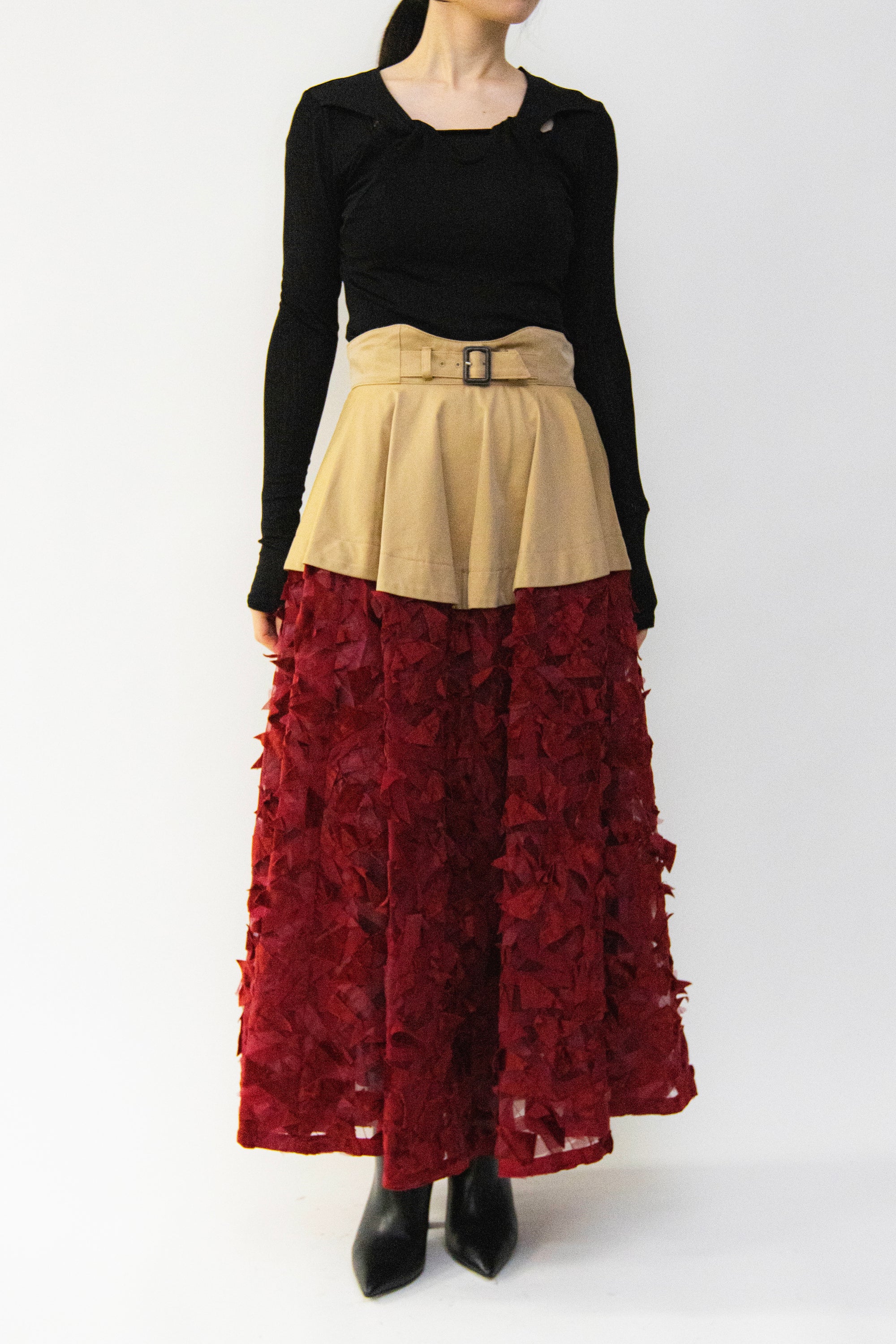 MURRAL Petals carpet embroidered skirt (Red)