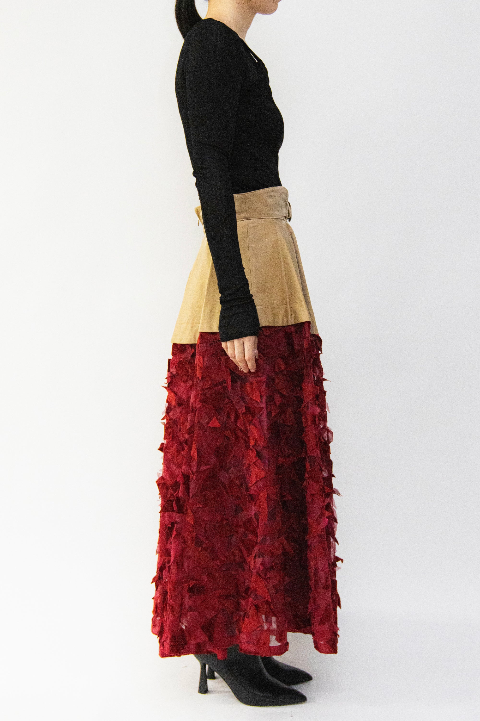 MURRAL Petals carpet embroidered skirt (Red)