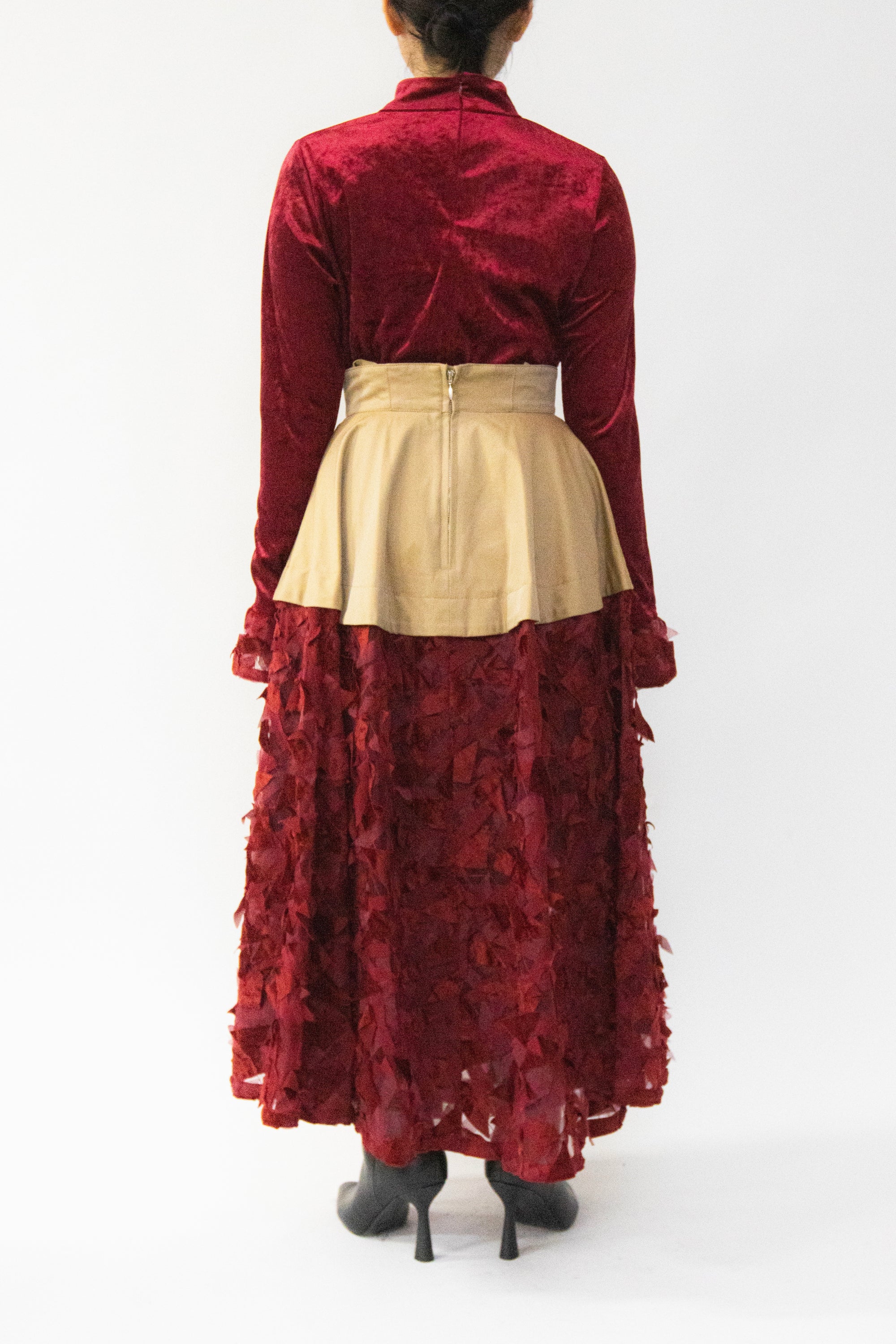 MURRAL Petals carpet embroidered skirt (Red)