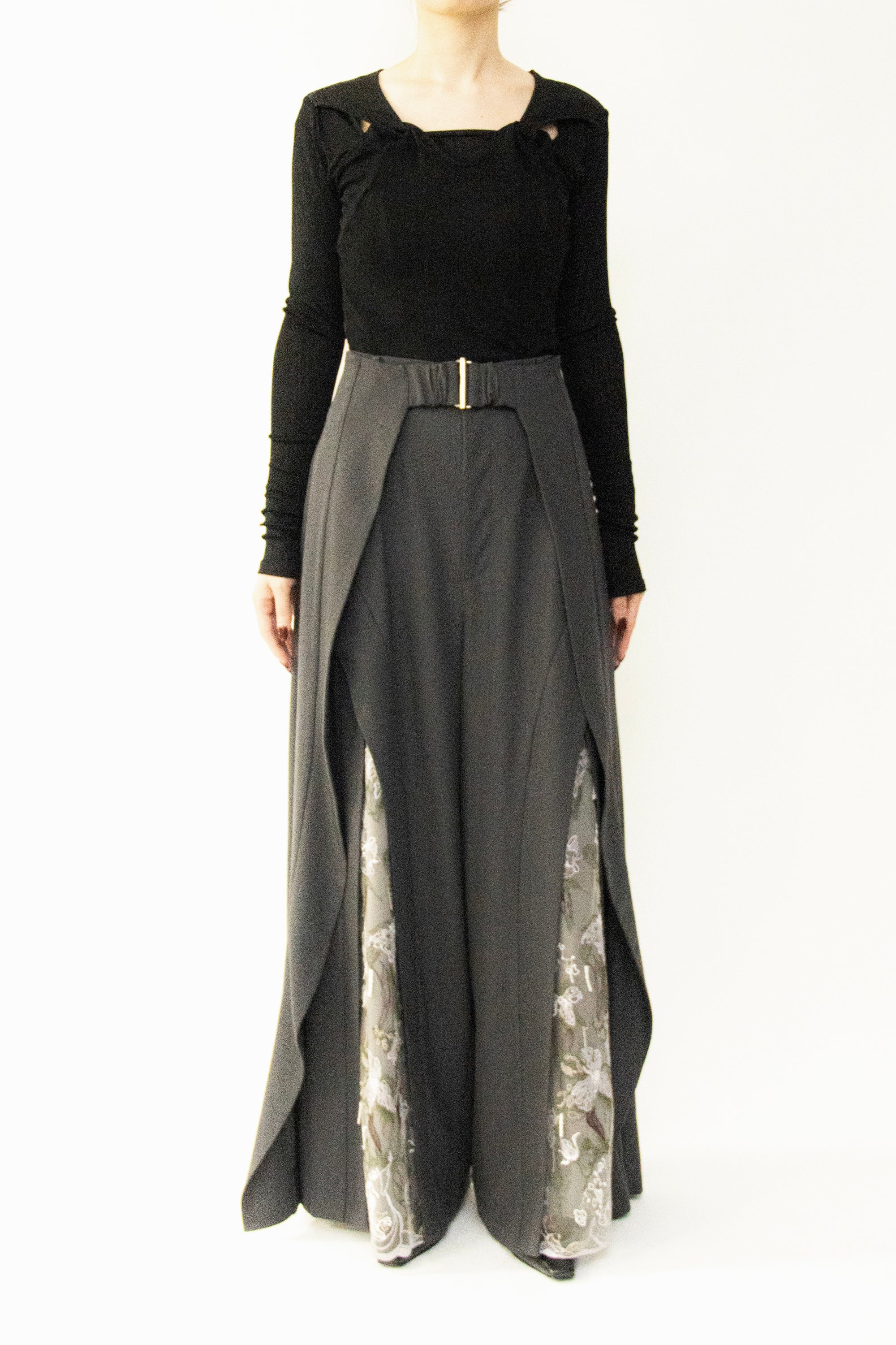 MURRAL Tears flower lace slacks (Gray)