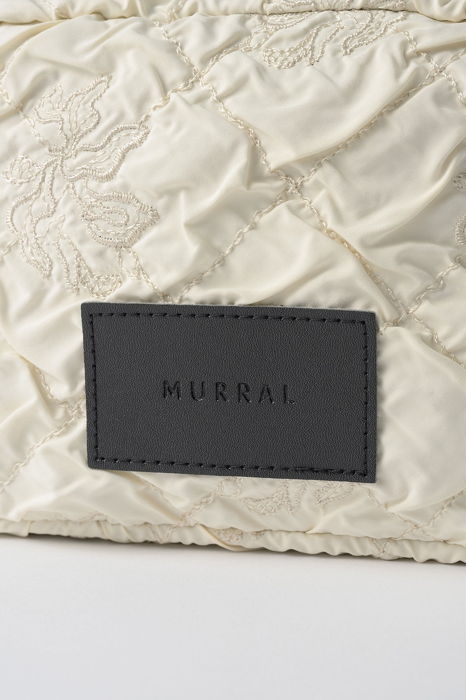 Dahlia shrinking embroidery pouch (Ivory)