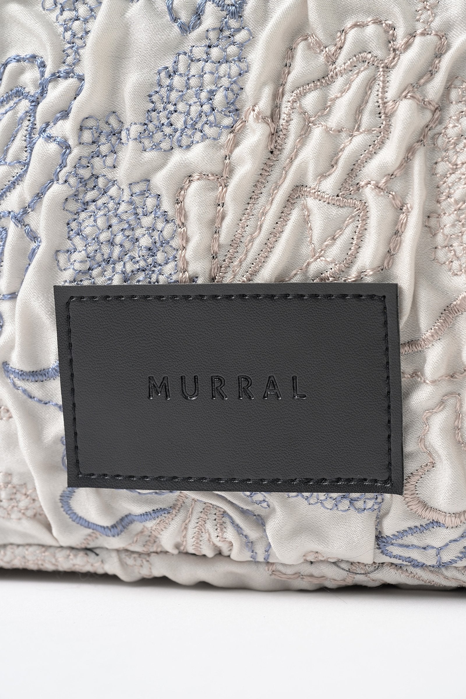 Quartz embroidery pouch (Ivory)