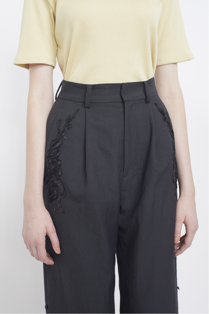 Veil embroidered layered slacks (Black)