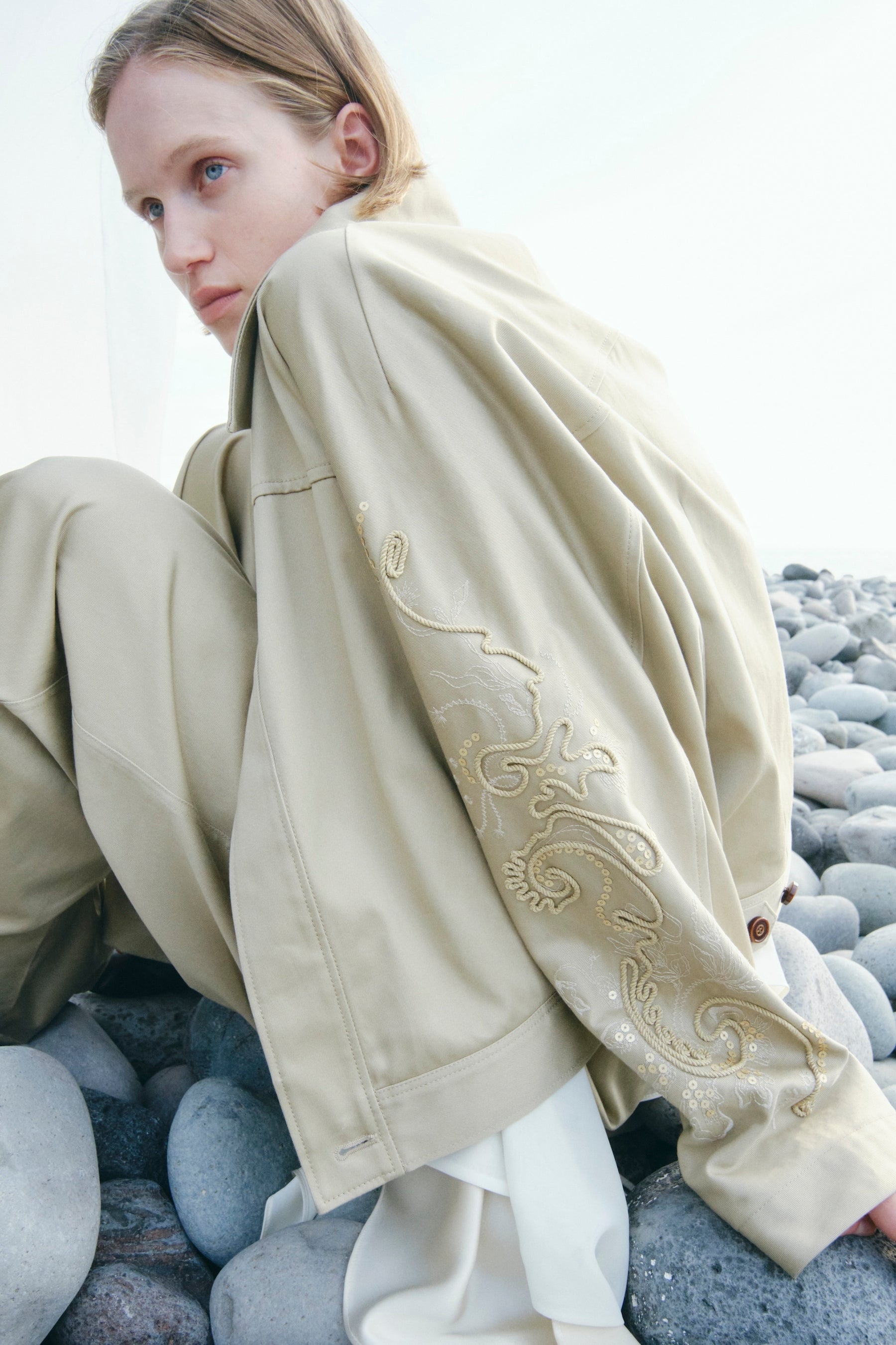 Relief embroidered chino jacket (Beige)