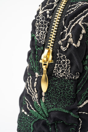 Quartz embroidery pouch (Black)