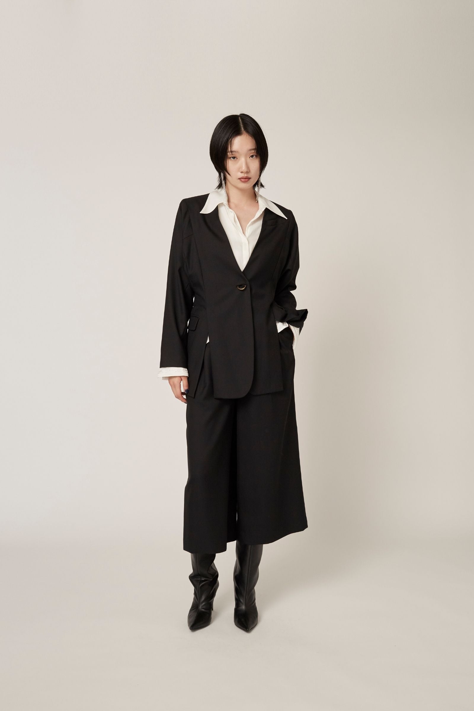 Framed embroidery wrap shirt (White)
