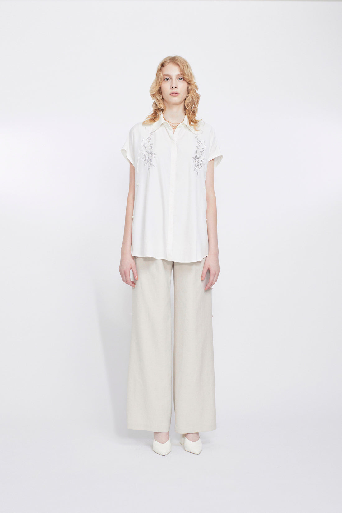 Veil embroidered shirt (White)