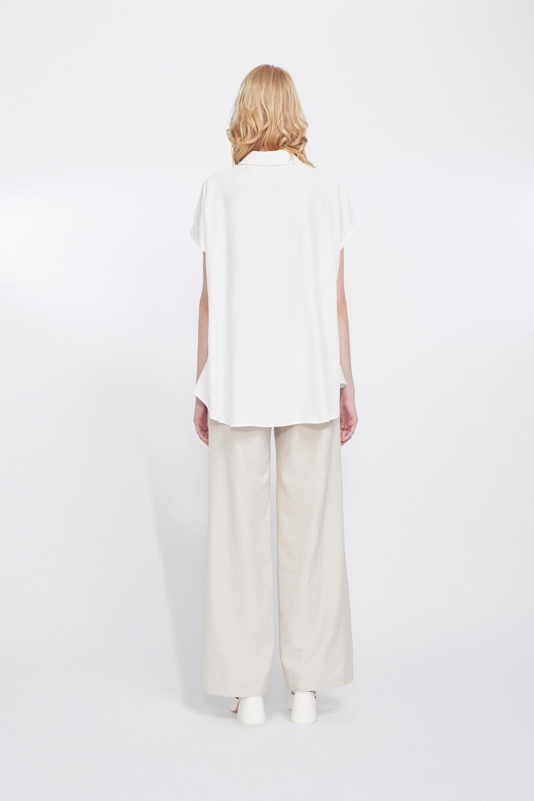 Veil embroidered shirt (White)