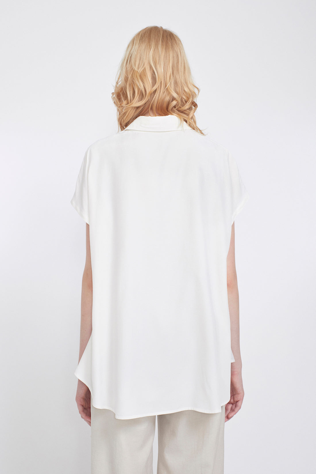 Veil embroidered shirt (White)