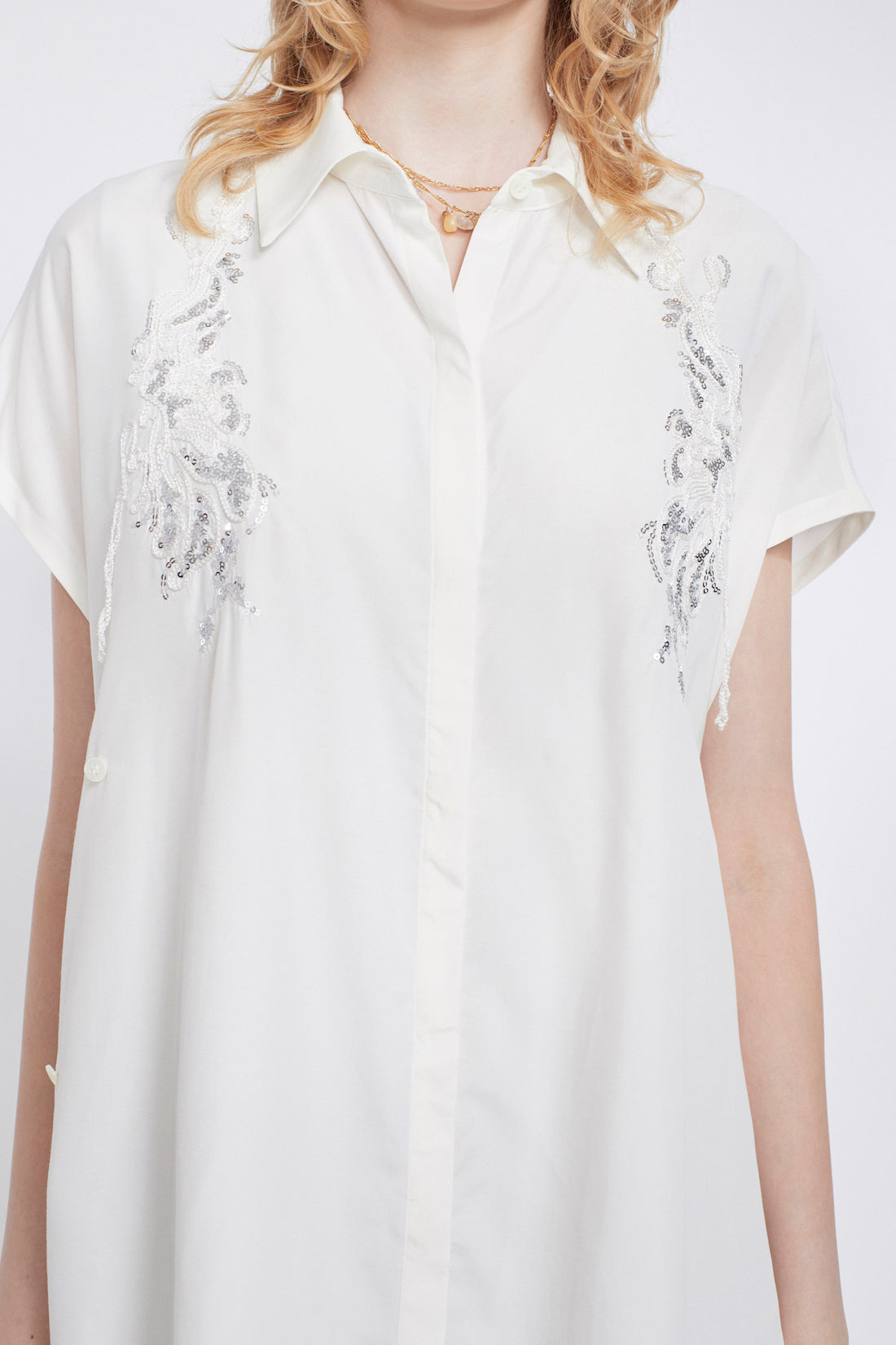 Veil embroidered shirt (White)