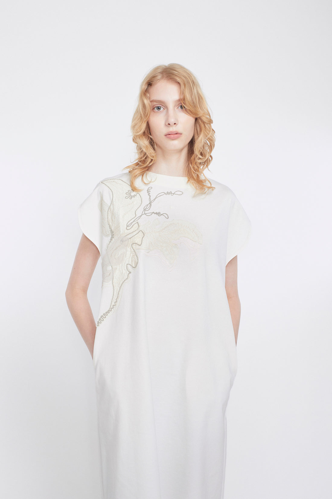 Flutter patchwork embroidered dress (White)