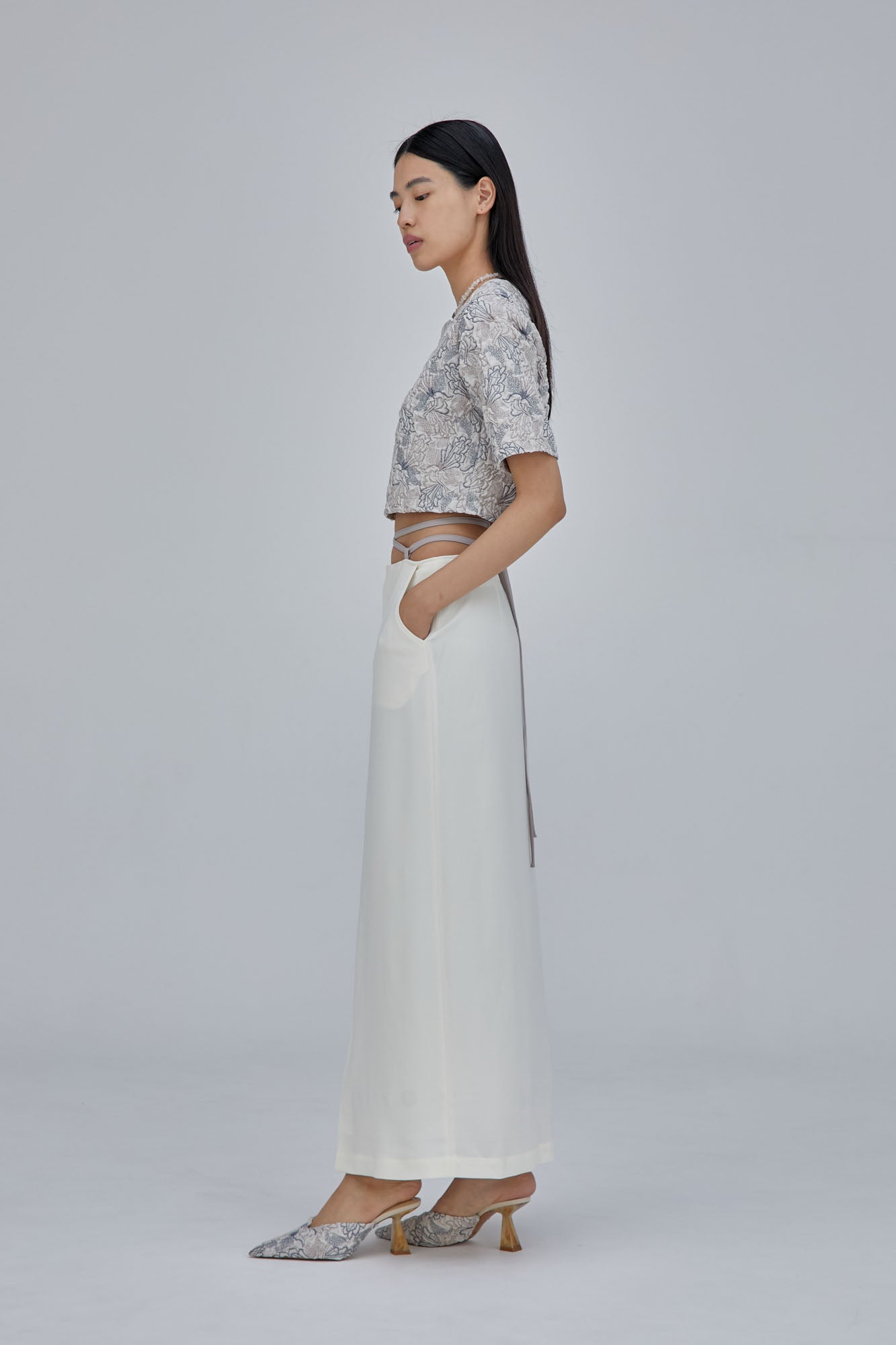 String slit skirt (White)