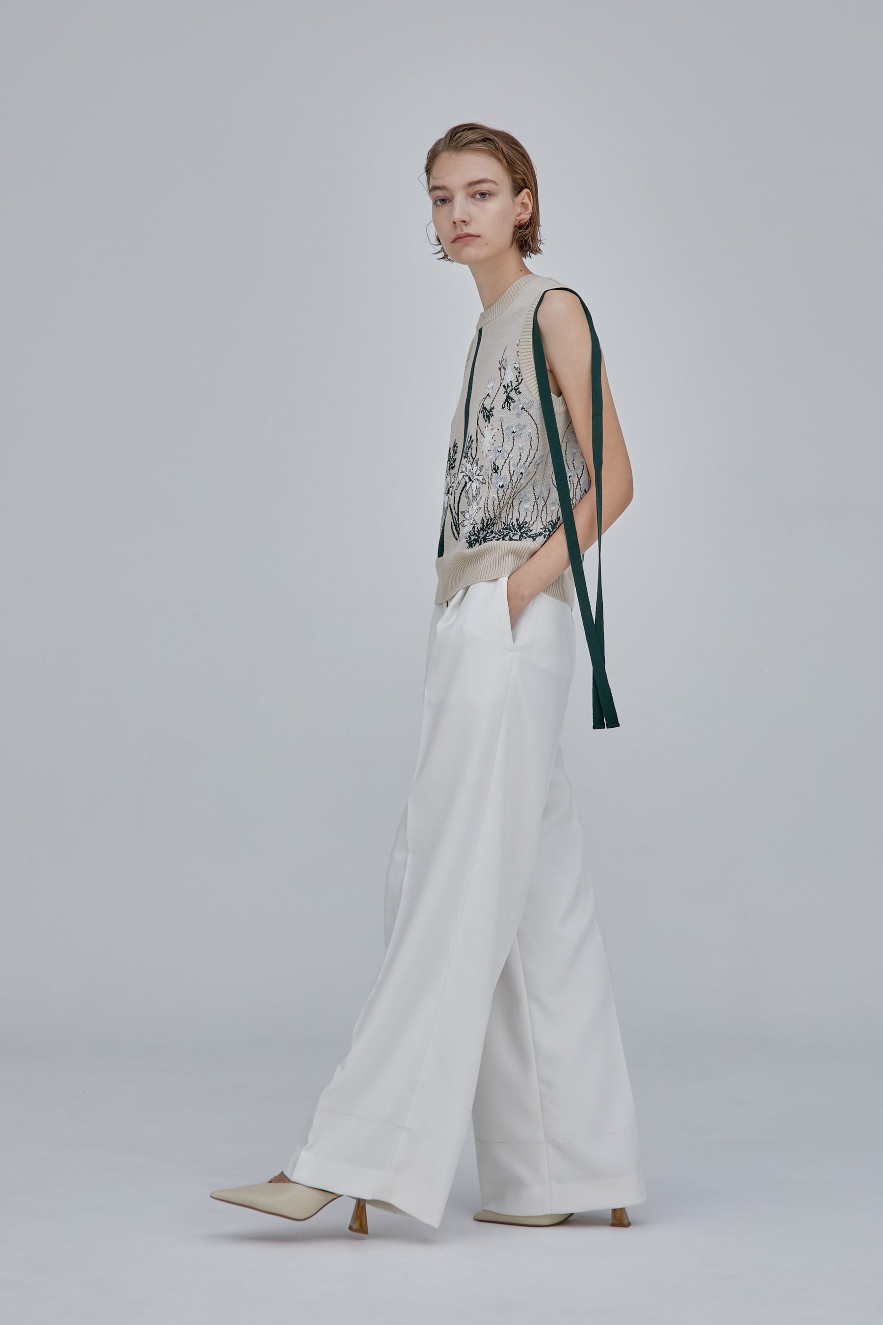 plain wide slacks (White)