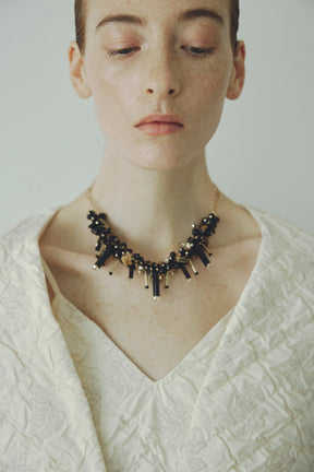 Dahlia shrinking embroidery top (Ivory)