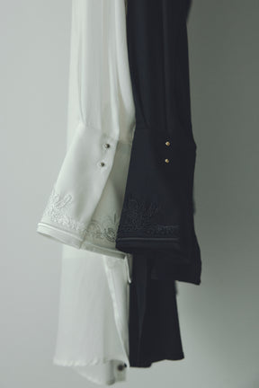 Framed embroidery wrap shirt (White)