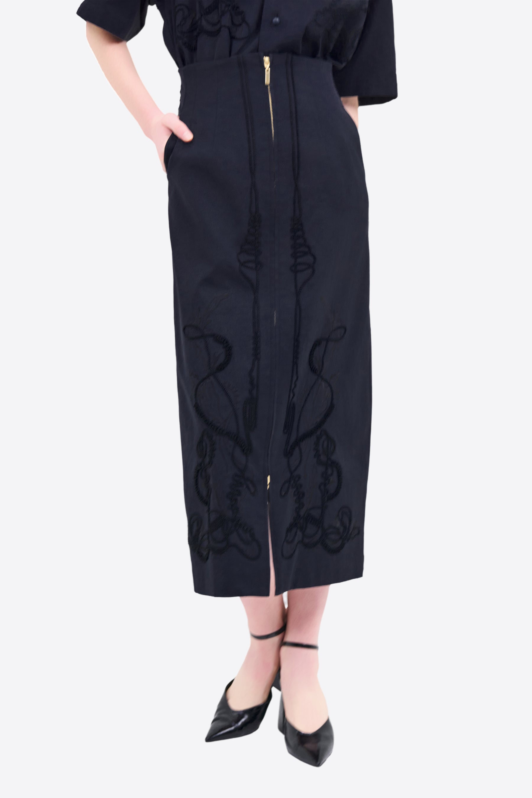 Cucurbita embroidered skirt (Black)