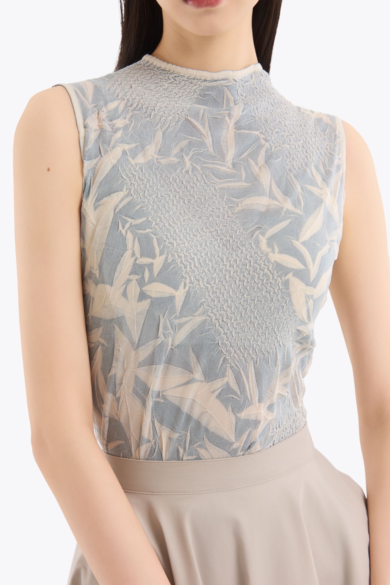 Crumpled sleeveless tops (Ivory)