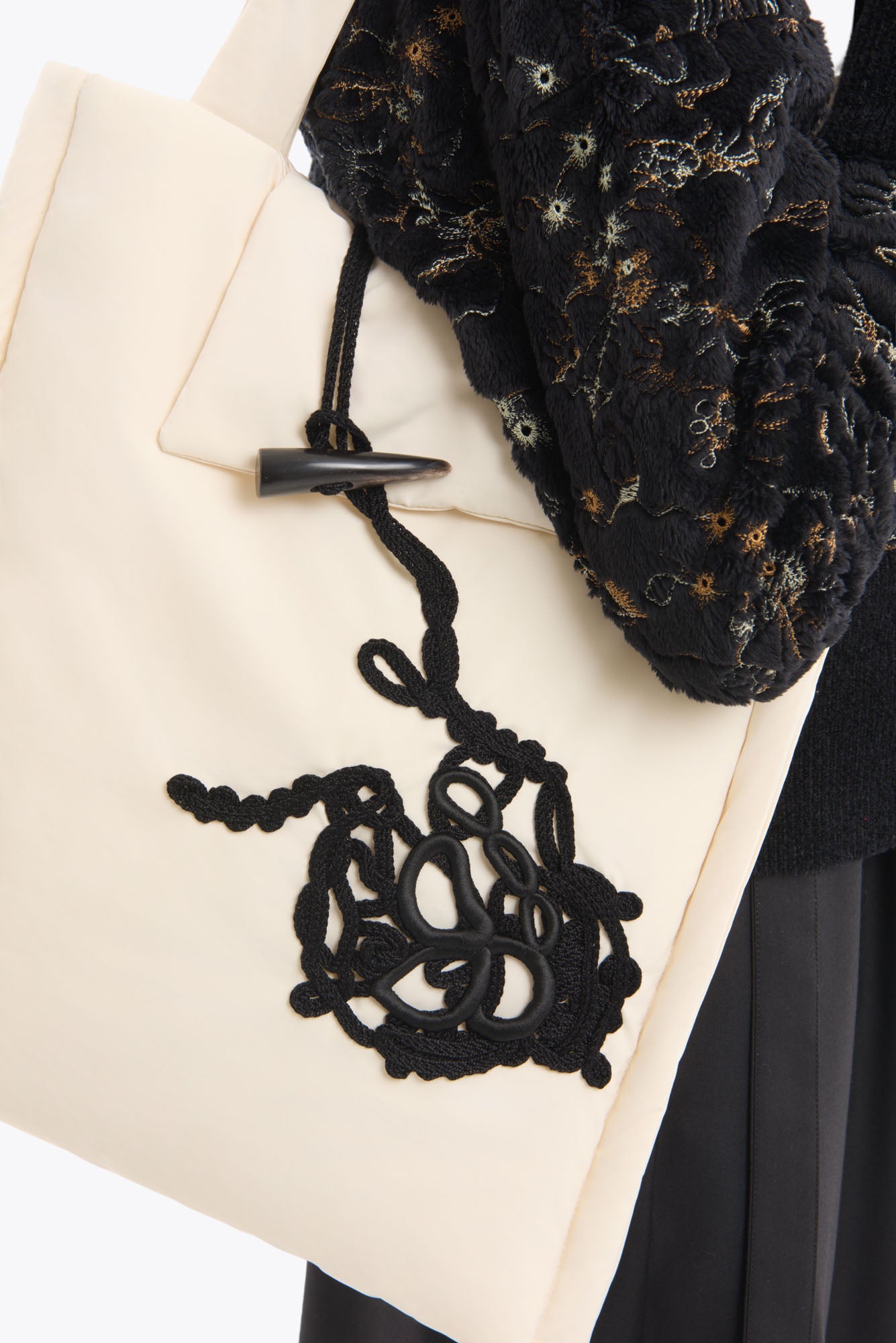 Trillium embroidered bag (Ivory)