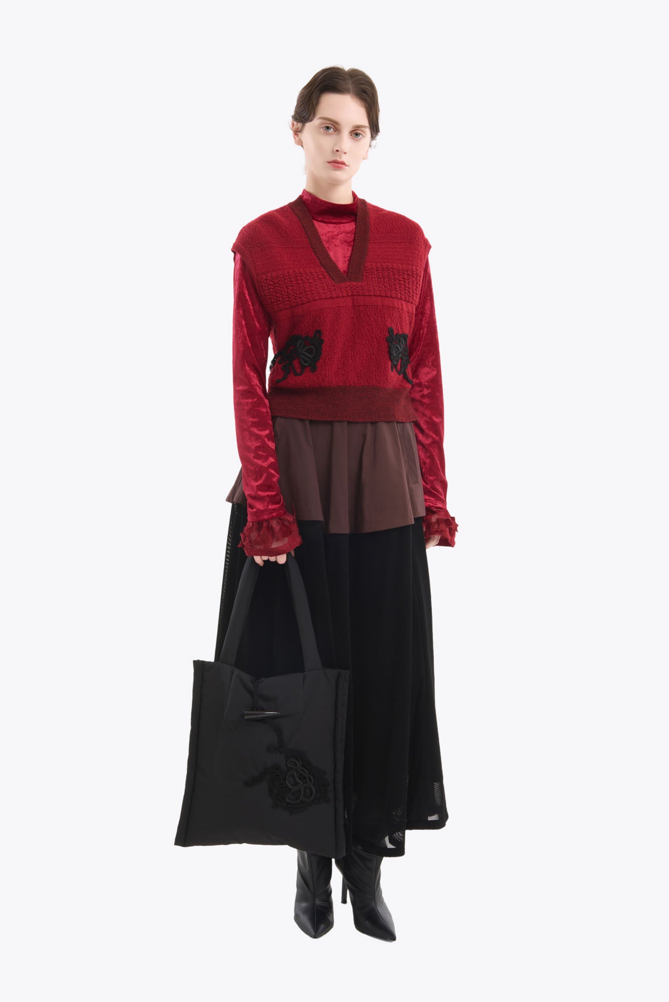 Trillium embroidered bag (Black)